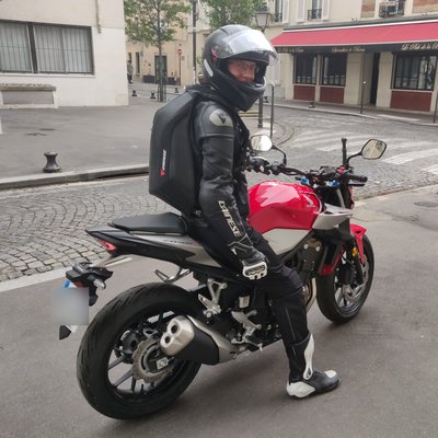 [Photo de moi sur la moto]