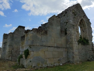 [Église en ruines]