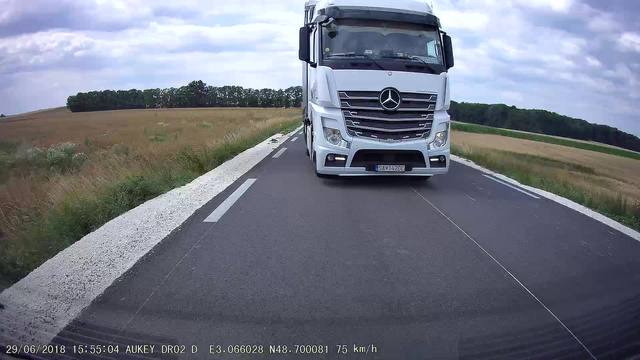 [Image enregistrée par la dashcam arrière 2018-06-29T15:55:04+02:00]